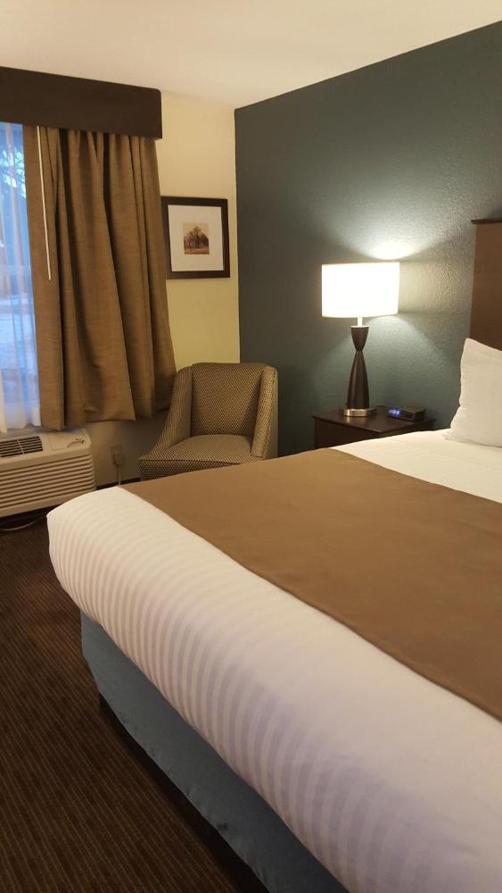 AmericInn & Suites Burnsville, MN
